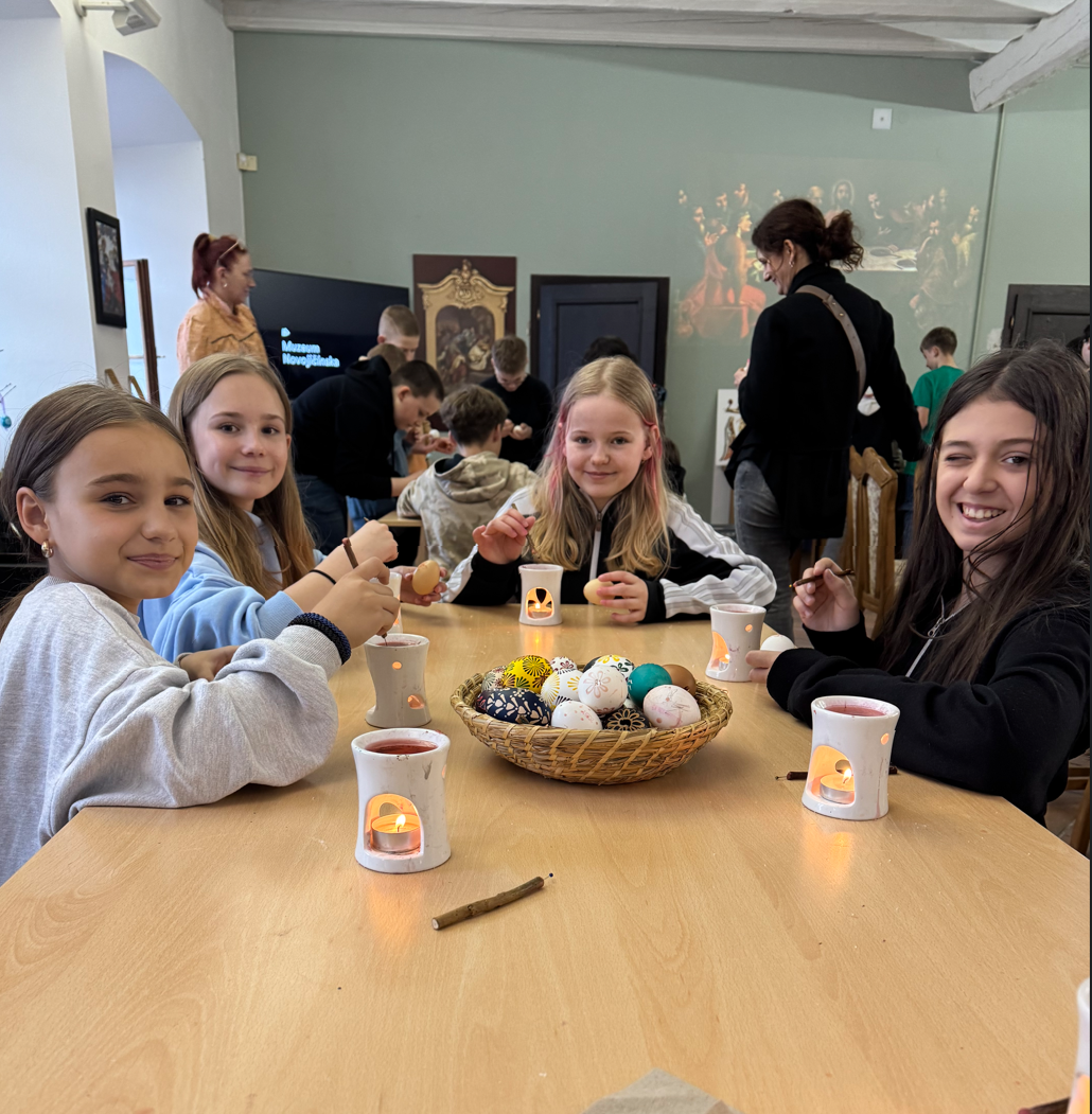 Velikonoce v Muzeu Novojičínska - 5. B v roli lidových tvůrců 