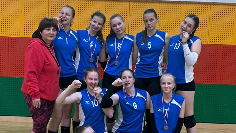 Stříbro a bronz z krajského finále ve volejbale
