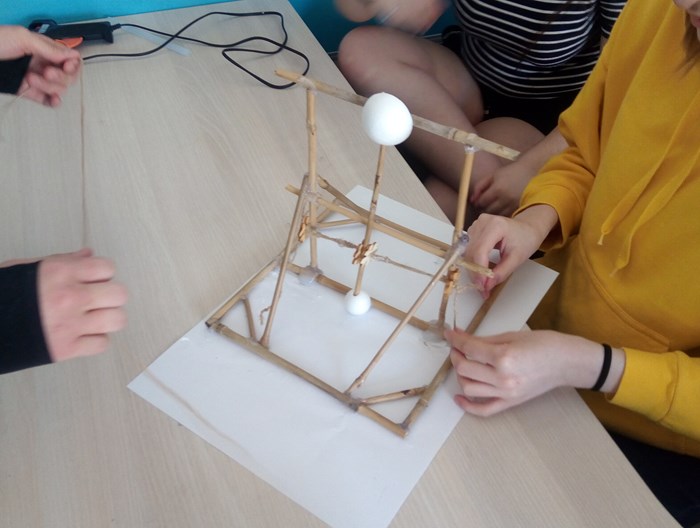 Příprava katapultů