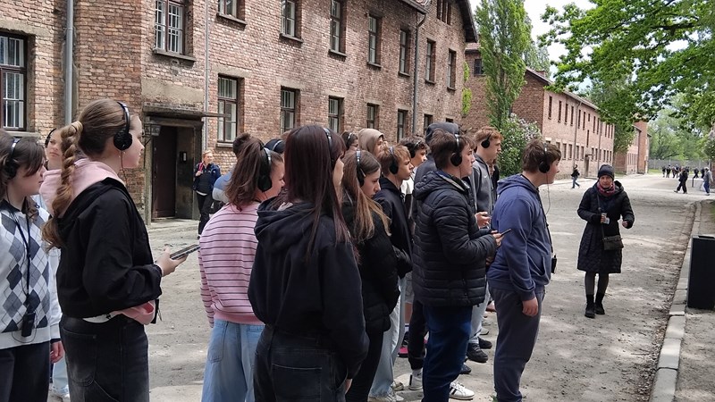 Deváťáci po stopách historie: Návštěva Osvětimi