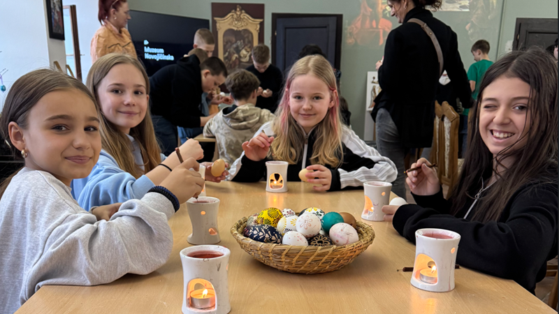 Velikonoce v Muzeu Novojičínska - 5. B v roli lidových tvůrců