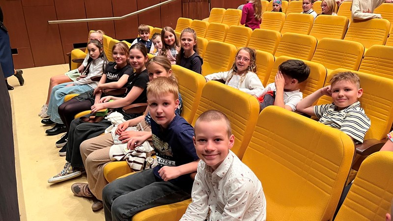 Divadelní představení “Děti z Bullerbynu”- 3.A, 3.B